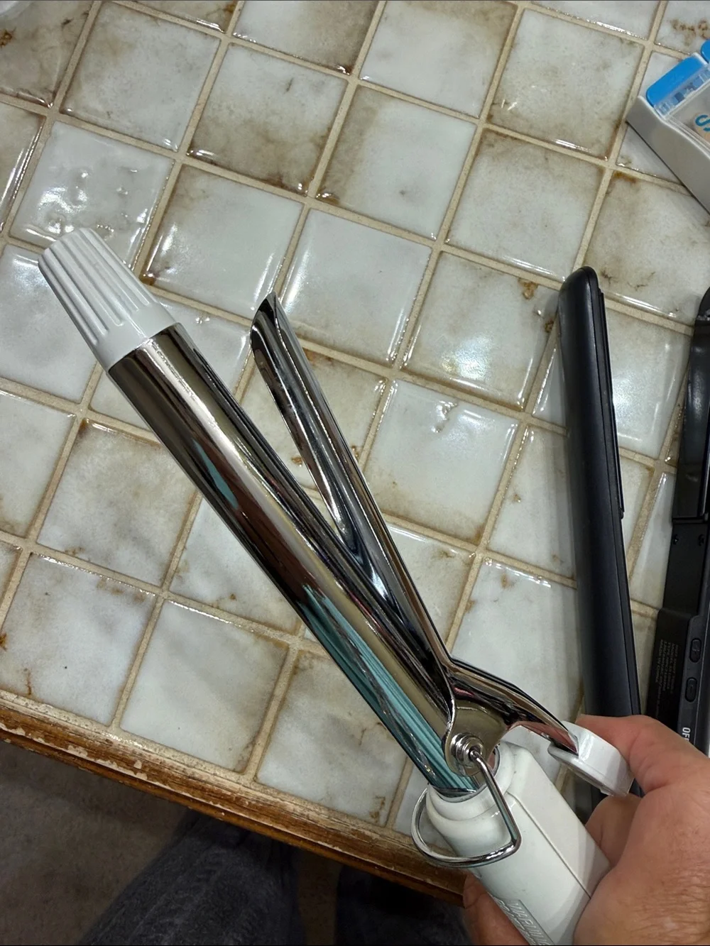 2.5 in Salon Series Curling Iron w/ Auto Off & 1 in hot shot tools Straightener